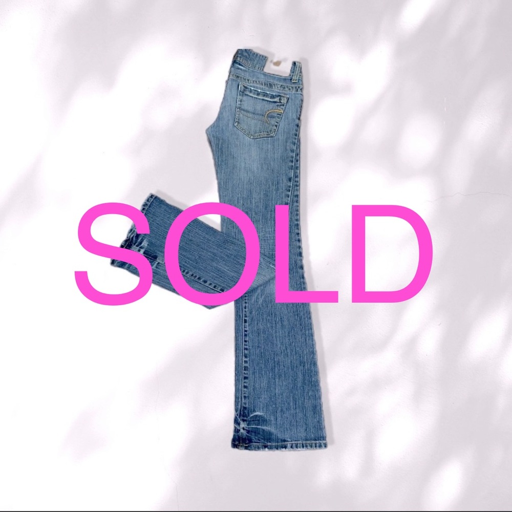 🦋 American Eagle
Bootcut/Flare
Sz. 2 Reg
Artist Stretch
Excellent Condition 🦋